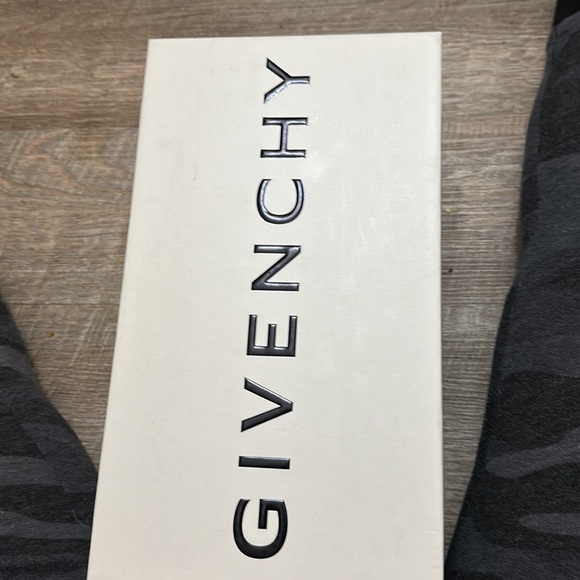 Givenchy heels only worn once - Picture 6 of 8